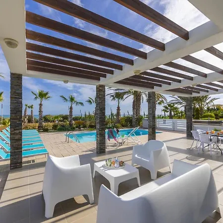 Faros Beachfront Villa *