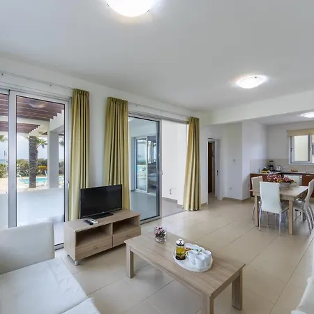 Faros Beachfront * Perivolia