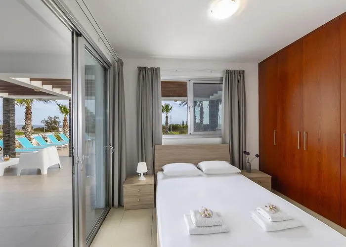 Faros Beachfront 别墅 皮尔瓦利亚