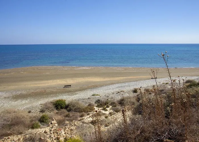 Faros Beachfront 皮尔瓦利亚