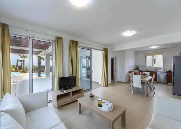 Faros Beachfront * 皮尔瓦利亚