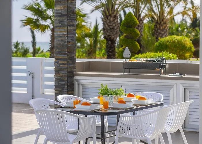 Faros Beachfront 皮尔瓦利亚