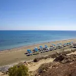 Faros Beachfront Villa *