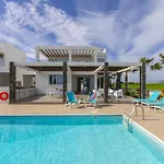 Faros Beachfront Villa *