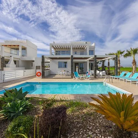 Vila Faros Beachfront Perivolia