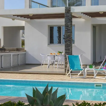 Вилла Faros Beachfront *