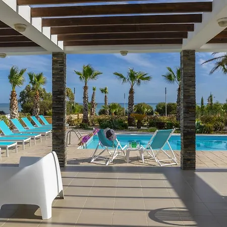 Vila Faros Beachfront Perivolia