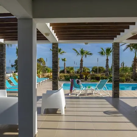 Faros Beachfront Villa *