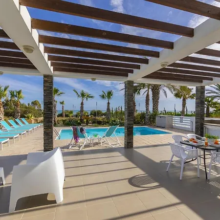 Vila Faros Beachfront Perivolia