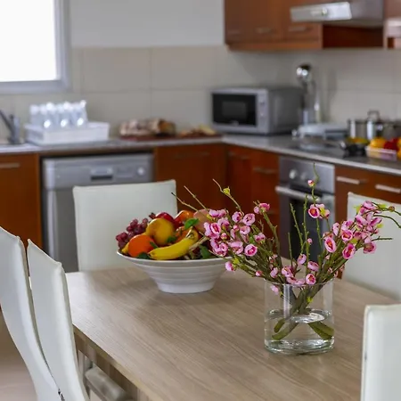 Faros Beachfront Vila *