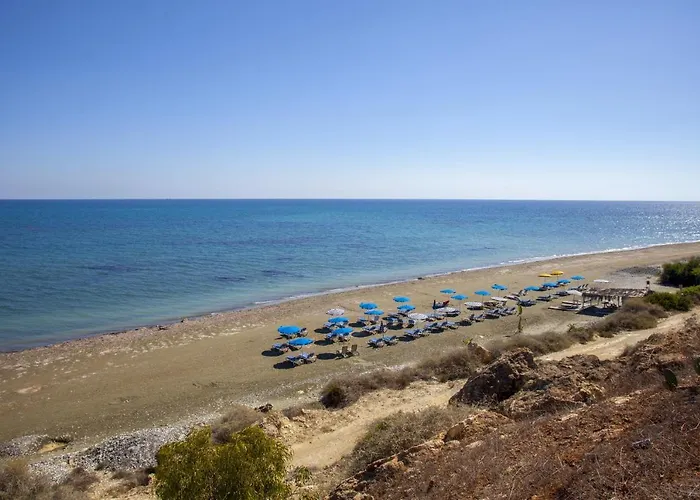 Faros Beachfront Villa *