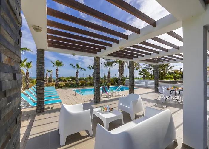 Faros Beachfront Villa *