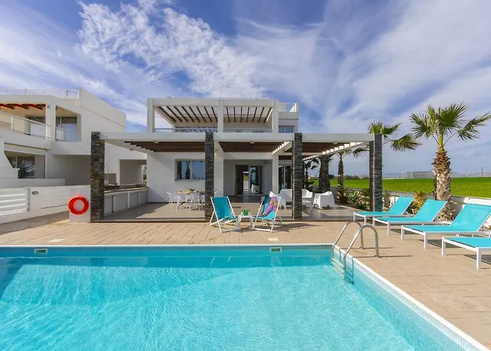 Faros Beachfront Villa *