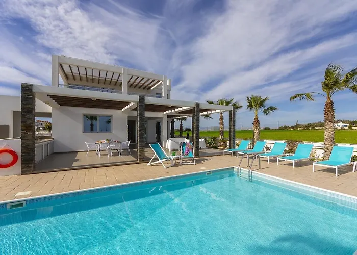 Faros Beachfront Villa Perivólia