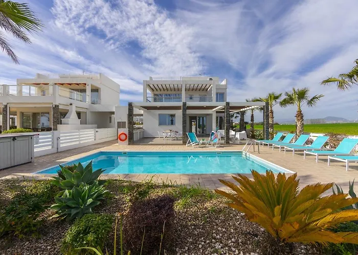 Вилла Faros Beachfront Перволия