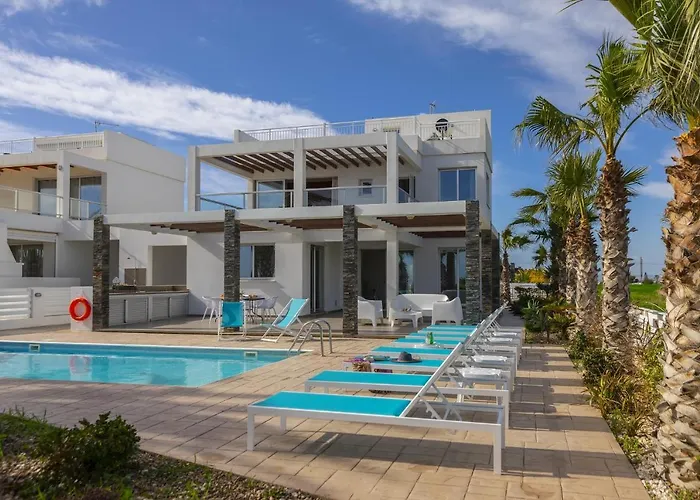 Faros Beachfront Перволия