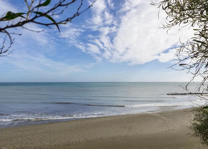 Faros Beachfront Перволия