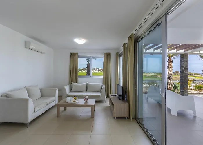 Faros Beachfront Villa *