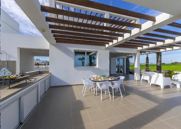 Faros Beachfront Вилла *