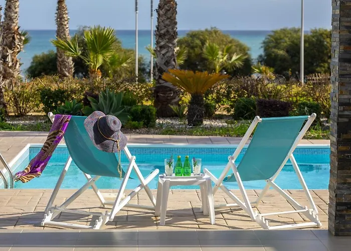 Villa Faros Beachfront Perivólia