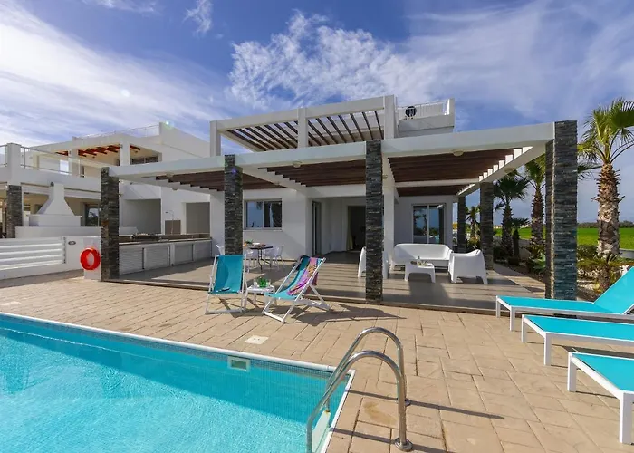 Вилла Faros Beachfront *