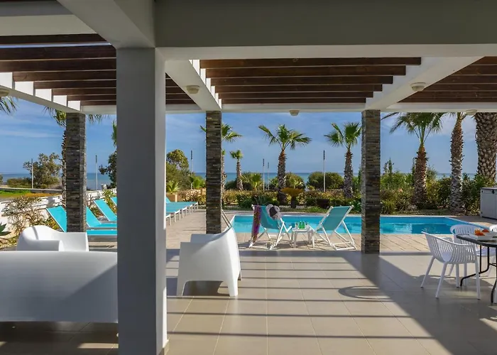 Faros Beachfront Вилла *