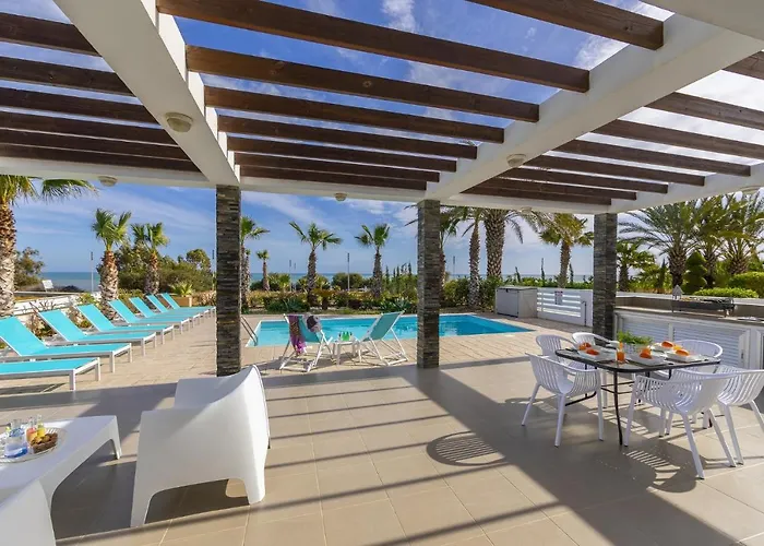 Вилла Faros Beachfront Перволия