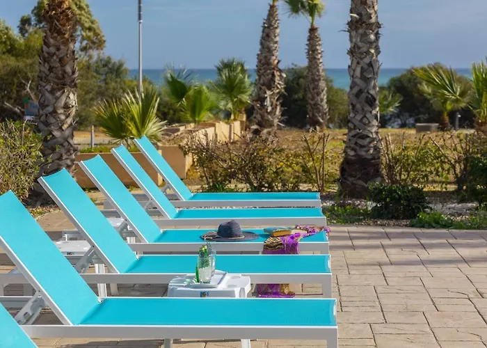 Faros Beachfront Villa *