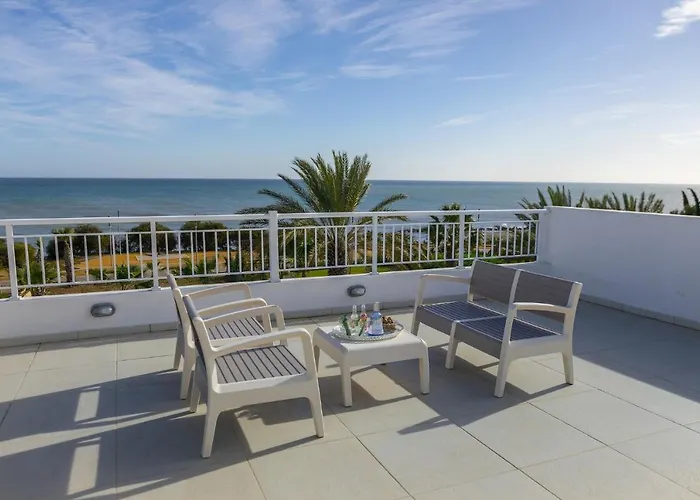 Faros Beachfront Perivólia