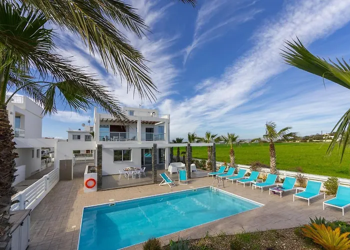 Faros Beachfront Villa Perivólia